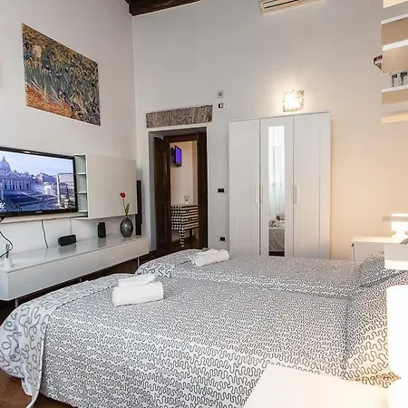 아파트 In Mial House *