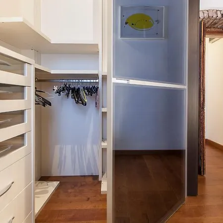 아파트 In Mial House