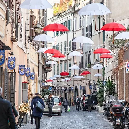 아파트 In Mial House *