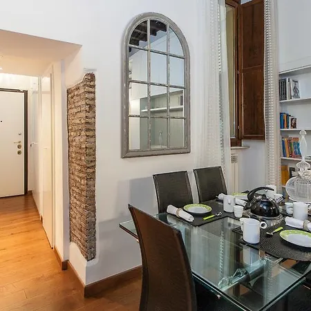 아파트 In Mial House *