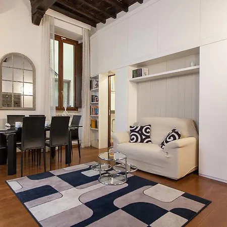 아파트 In Mial House